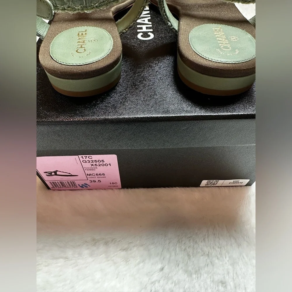 CHANEL Women's Sandals with Green Straps-Thongs,Tweed brand new with box
